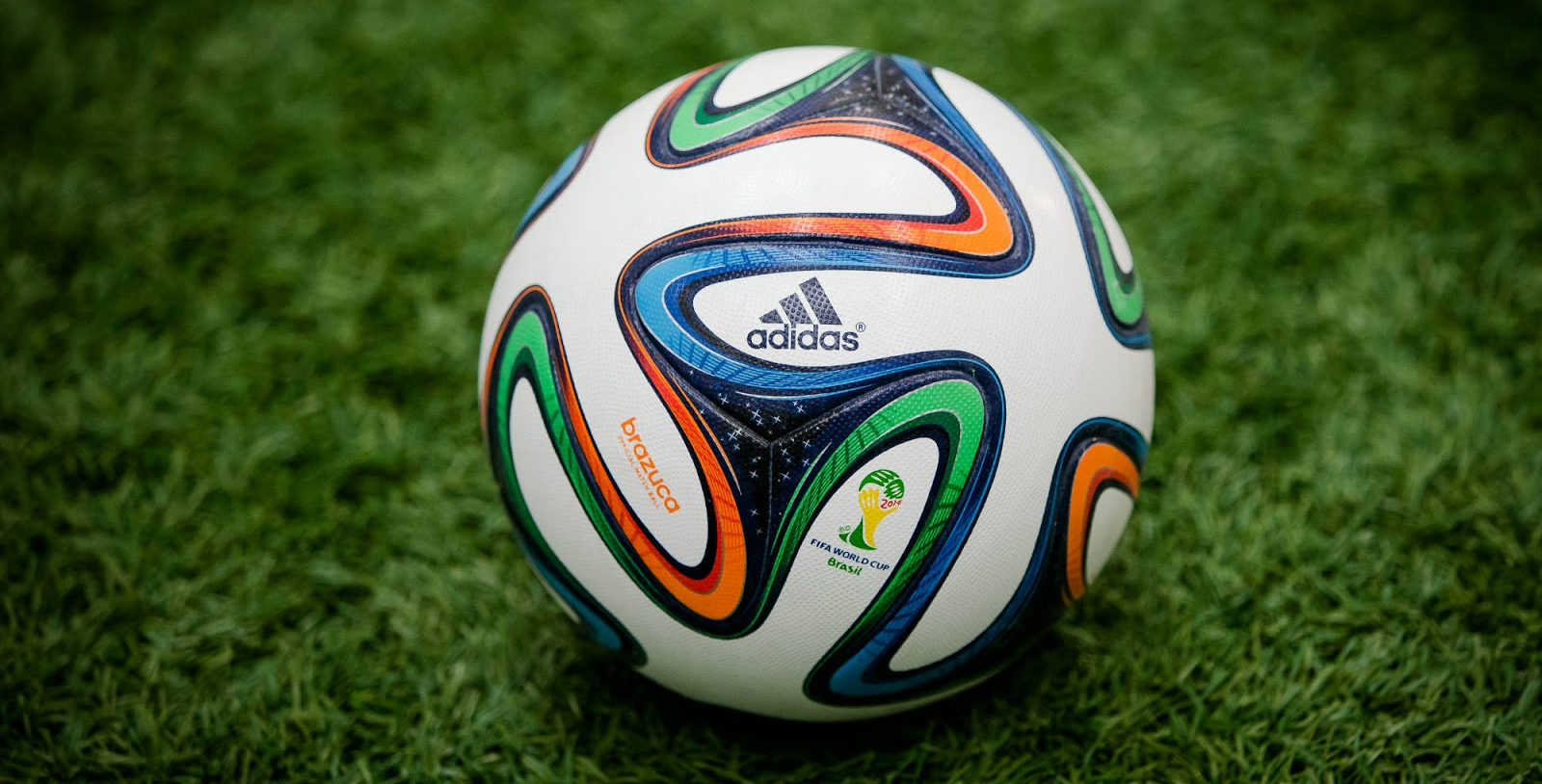 Ongemak Maxim deur Adidas WK 2014 Brazuca Voetbal - Voetbalshirts.com