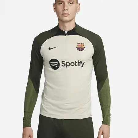 FC Barcelona draagt beige trainingspak in 2023-2024