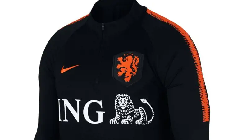 Chip Van toepassing Verwachten Nederlands Elftal draagt zwart trainingspak gedurende 2018-2019 -  Voetbalshirts.com
