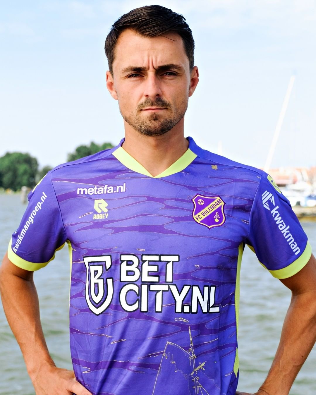 Camisa titular do FC Volendam 2023-2024 é apresentada pela Robey