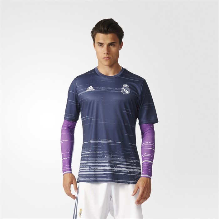 Ontwarren Perth Blackborough Relativiteitstheorie Real Madrid en Adidas lanceren nieuw warming-up shirt voor 2016-2017 -  Voetbalshirts.com