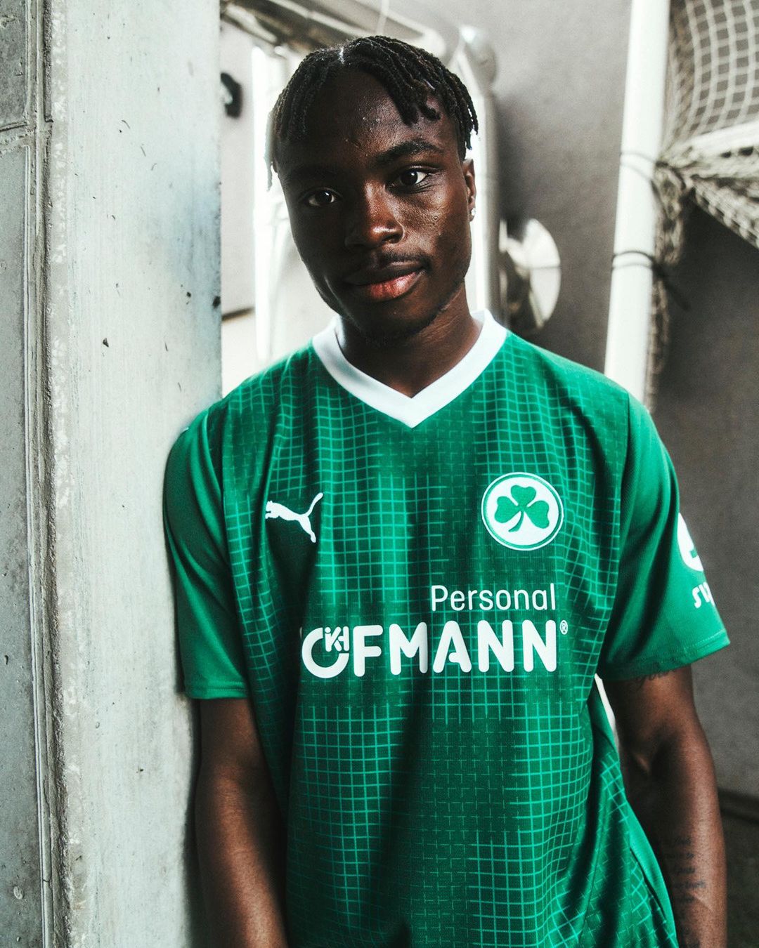 SpVgg Greuther Fürth Voetbalshirts 2023-2024 - Voetbalshirts.com