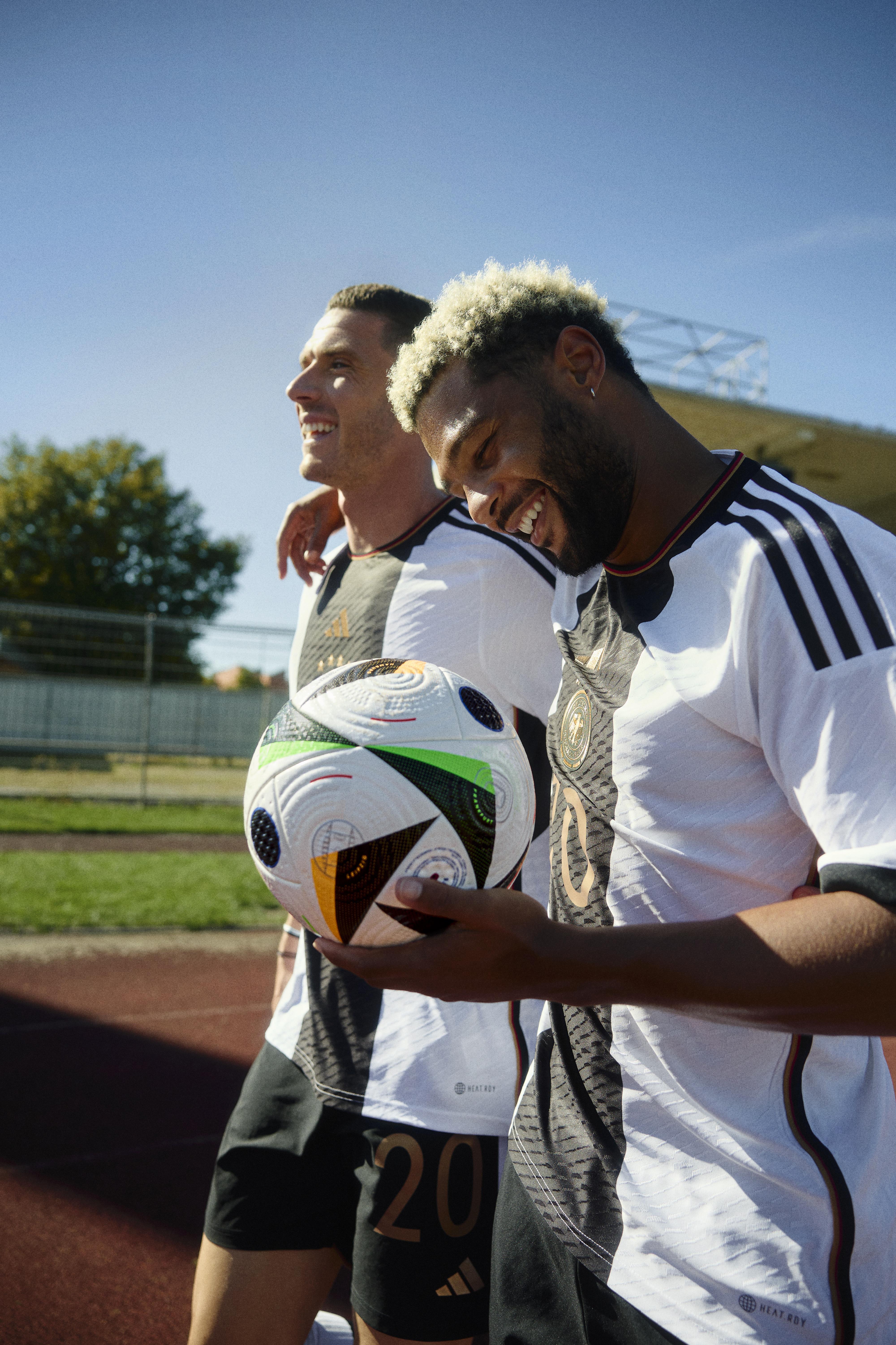 Dit Is De Adidas Euro 2024 Fussballliebe Wedstrijdbal! - Voetbalshirts.com