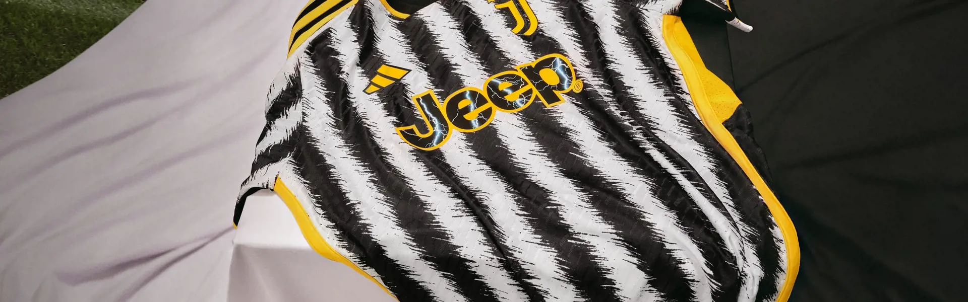 Juventus Zebra Voetbalshirt
