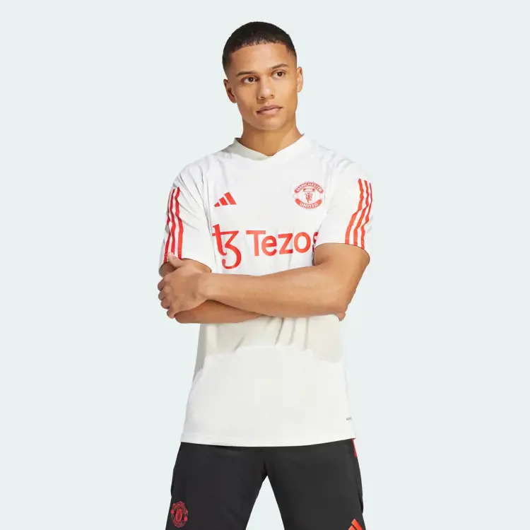 Dit is het Manchester United trainingsshirt 2023-2024